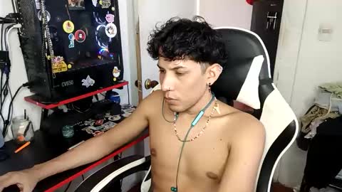 AnuarDHM online show from November 2025 04:38:02 PM