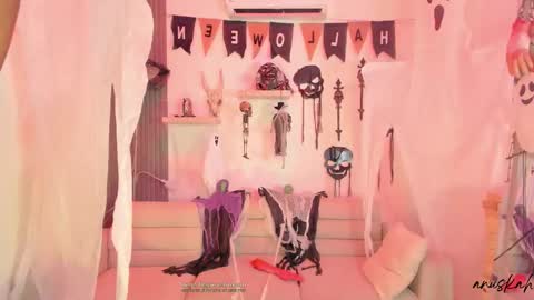 Ana online show from October 2025 08:18:02 PM