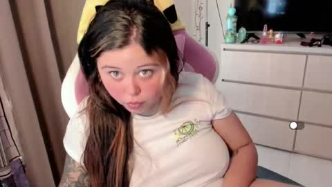   Independent model  online show from March 2026 06:03:01 PM