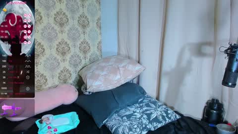 Snapshot of anya_weisz chatting on December 2024 01:24:01 AM Camila online show from December 2024 01:24:01 AM