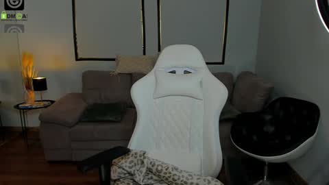 Anya online show from December 2025 01:42:01 PM