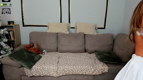 Anya online show from December 2025 03:50:02 PM