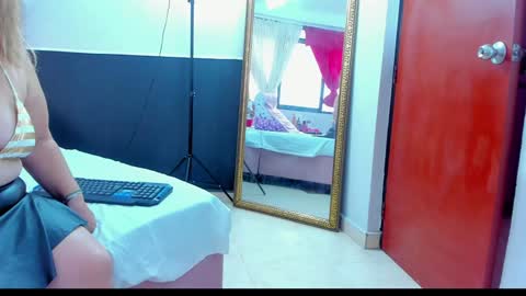 Anyela  online show from December 2024 12:22:01 PM