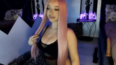 Sophie online show from November 2025 08:52:02 PM