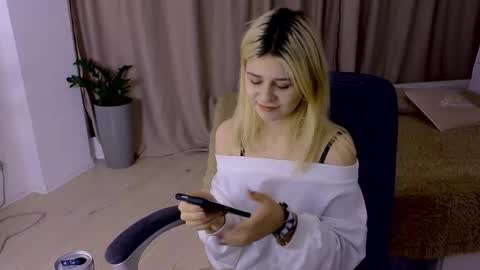 ApheliaStar online show from November 2025 04:07:02 PM