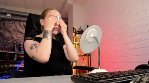 APHEX QUEEN online show from September 2025 09:09:02 AM