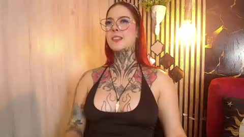 Snapshot of aphrodite__bloom chatting on July 2026 02:05:17 AM aphrodite__bloom online show from July 2026 02:05:17 AM
