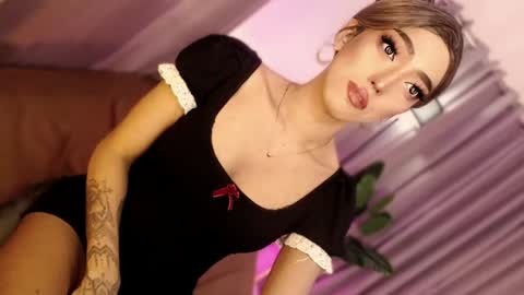 Snapshot of aphrodite_may chatting on May 2026 07:55:02 PM kathryn online show from May 2026 07:55:02 PM