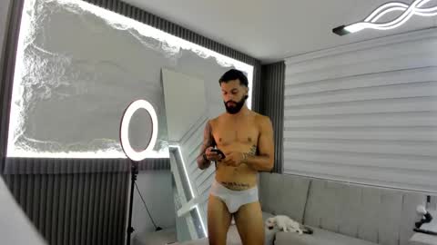 Snapshot of apolo_bianco_ chatting on February 2025 03:35:01 AM APOLO online show from February 2025 03:35:01 AM