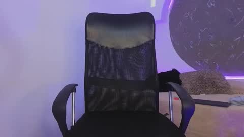 Apolo Lux  online show from February 2026 12:09:02 AM