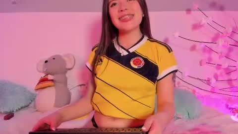 Snapshot of apple_of_pleasure chatting on June 2026 10:21:02 PM Lily online show from June 2026 10:21:02 PM
