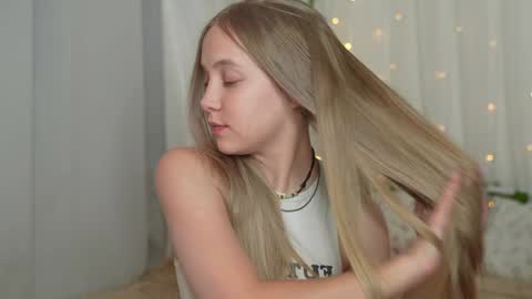  REYNA  my friend   online show from December 2024 02:28:01 PM