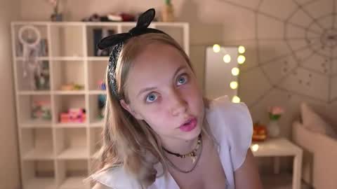  REYNA  my friend   online show from October 2025 02:18:01 PM