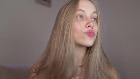  REYNA  my friend   online show from December 2025 05:30:01 PM