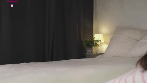 Snapshot of approche_toi_petite chatting on March 2026 02:50:02 PM Meghan online show from March 2026 02:50:02 PM