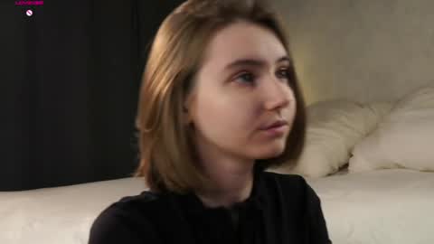Snapshot of approche_toi_petite chatting on April 2026 12:55:01 PM Meghan online show from April 2026 12:55:01 PM