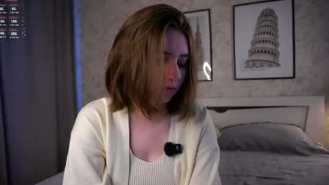 Snapshot of approche_toi_petite chatting on June 2026 03:51:02 AM Meghan online show from June 2026 03:51:02 AM