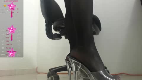 Aprhillove online show from December 2024 04:34:01 AM