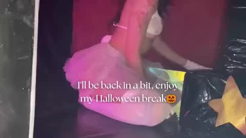   online show from October 2025 12:20:01 PM