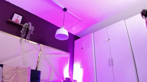 Snapshot of april_bowie chatting on February 2026 11:59:01 AM April online show from February 2026 11:59:01 AM