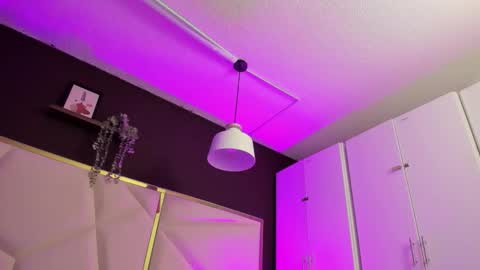 Snapshot of april_bowie chatting on February 2026 11:26:01 AM April online show from February 2026 11:26:01 AM