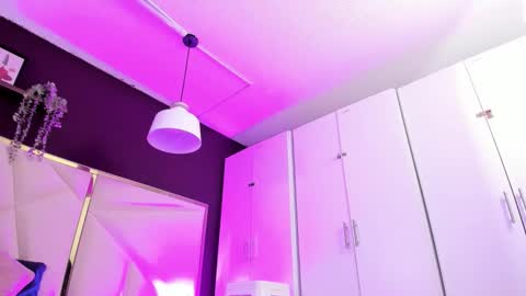 Snapshot of april_bowie chatting on February 2026 12:22:02 PM April online show from February 2026 12:22:02 PM