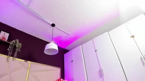 Snapshot of april_bowie chatting on February 2026 11:43:02 AM April online show from February 2026 11:43:02 AM