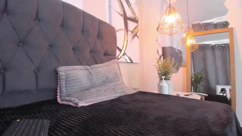 Cris online show from February 2025 03:59:01 PM