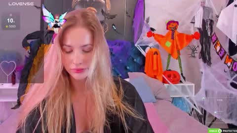 Snapshot of aprilnort chatting on October 2025 07:19:02 PM April online show from October 2025 07:19:02 PM