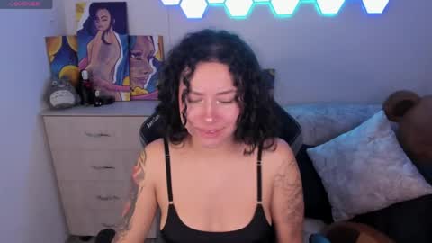 Snapshot of aqua_emilly chatting on May 2026 11:46:01 PM aqua emilly online show from May 2026 11:46:01 PM