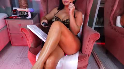 Snapshot of aqueenmonica chatting on November 2025 06:30:02 PM AQueenMonica online show from November 2025 06:30:02 PM