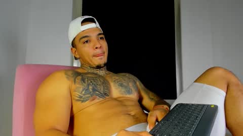 Snapshot of aquiles_elpapi chatting on October 2025 02:31:01 AM AquilesElpapi online show from October 2025 02:31:01 AM