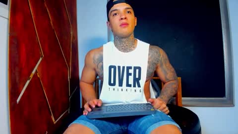 Snapshot of aquiles_elpapi chatting on November 2025 11:59:01 PM AquilesElpapi online show from November 2025 11:59:01 PM