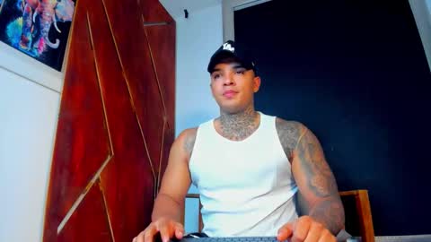 Snapshot of aquiles_elpapi chatting on November 2025 10:48:01 PM AquilesElpapi online show from November 2025 10:48:01 PM