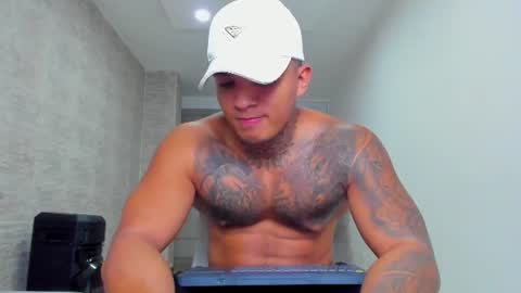 Snapshot of aquiles_elpapi chatting on July 2026 03:15:02 AM AquilesElpapi online show from July 2026 03:15:02 AM