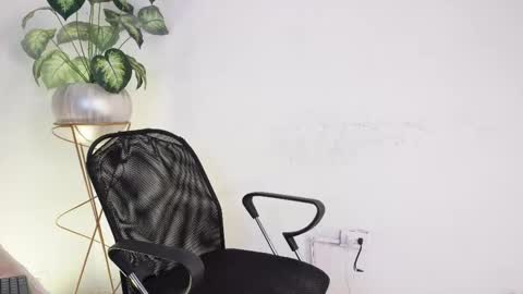   online show from February 2025 07:44:02 AM