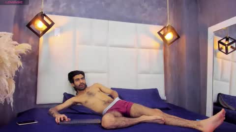 arah_issaa online show from October 2025 10:25:02 PM