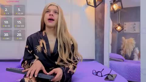 Snapshot of aranza_jones chatting on June 2026 11:01:02 AM Aranza online show from June 2026 11:01:02 AM