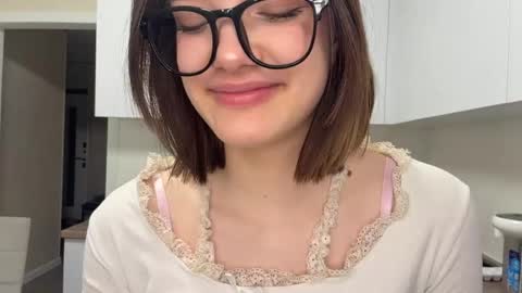 Caroline online show from April 2026 02:10:02 PM