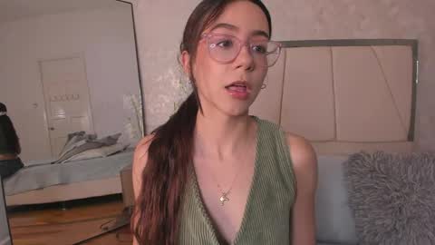 Snapshot of ari_wilde chatting on May 2026 11:29:01 AM Ari Wilde online show from May 2026 11:29:01 AM