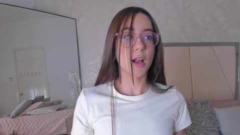 Snapshot of ari_wilde chatting on May 2026 11:52:02 AM Ari Wilde online show from May 2026 11:52:02 AM