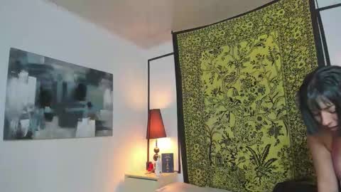 aria y orien  online show from September 2025 10:52:01 AM