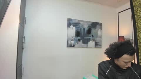 aria y orien  online show from December 2025 10:57:02 AM