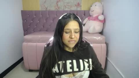 Snapshot of aria_ch1 chatting on November 2025 11:02:01 AM Aria online show from November 2025 11:02:01 AM