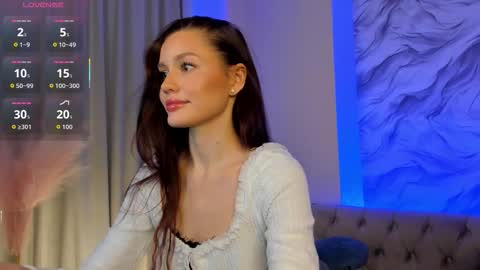 aria_mila online show from November 2025 11:45:01 AM