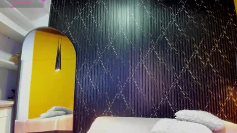 Aria Millers  online show from November 2025 10:49:02 AM