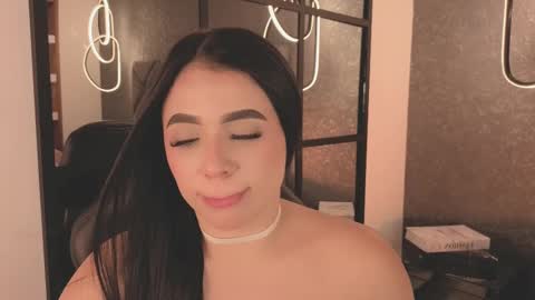 Snapshot of aria_moont chatting on September 2025 12:14:01 AM I OOT online show from September 2025 12:14:01 AM