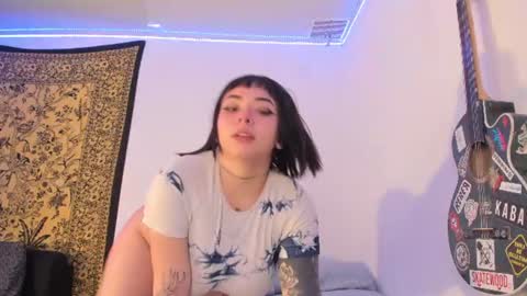 Snapshot of aria_x_orien chatting on June 2026 04:28:01 PM Aria and Orien online show from June 2026 04:28:01 PM
