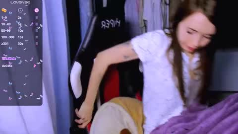 Ari online show from October 2025 04:42:01 AM