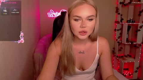 Snapshot of ariana_blissx chatting on May 2026 04:20:02 AM Lilli 3 online show from May 2026 04:20:02 AM